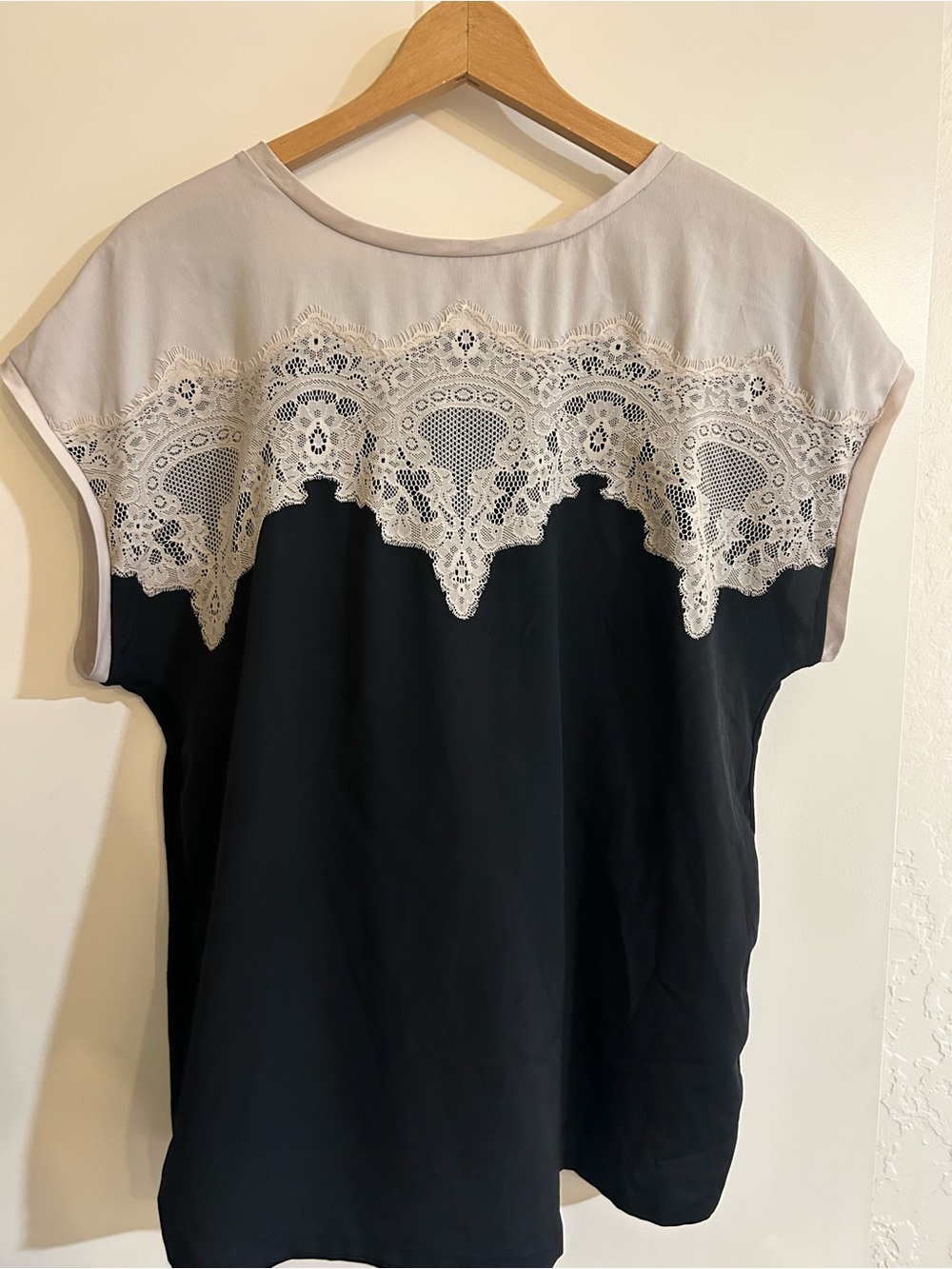 💚5 for $25💚Women's Black & Cream Lace-Trim Cap Sleeve Top